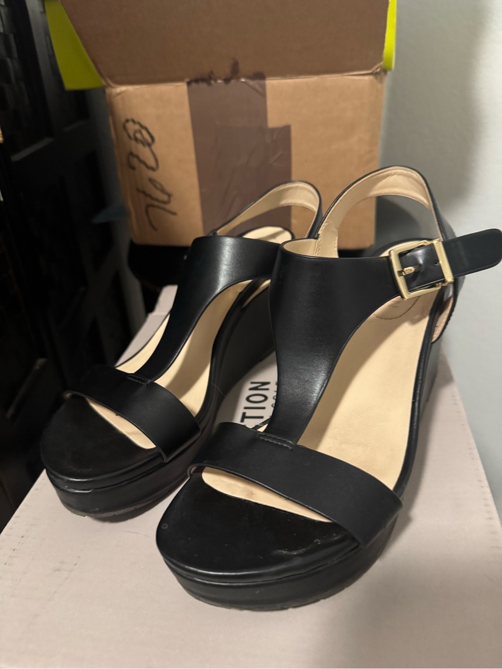 Kenneth Cole Black T-Strap Platform Wedge Sandals